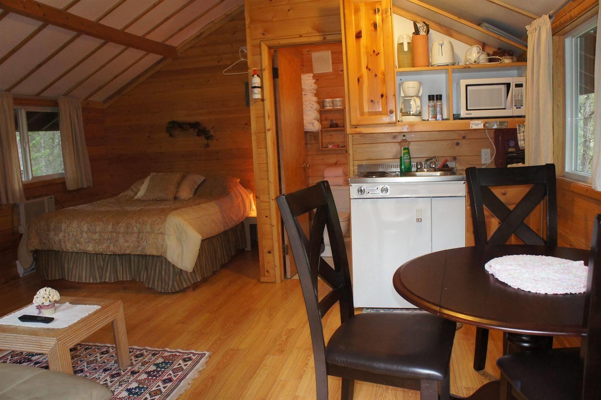 Fairmont Mountain Bungalows Fairmont Hot Springs Exteriör bild