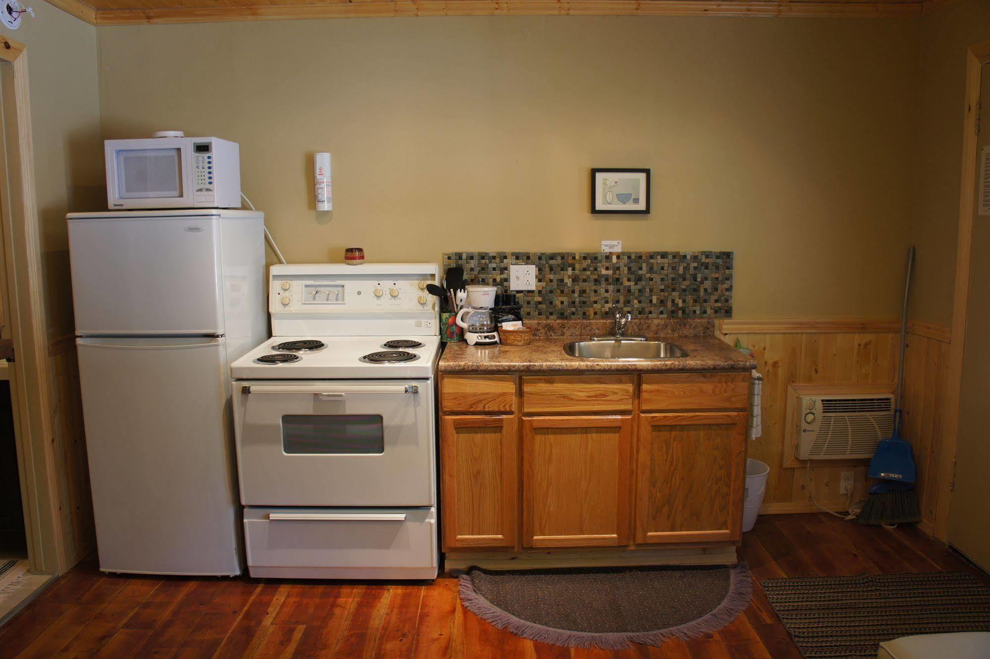 Fairmont Mountain Bungalows Fairmont Hot Springs Exteriör bild