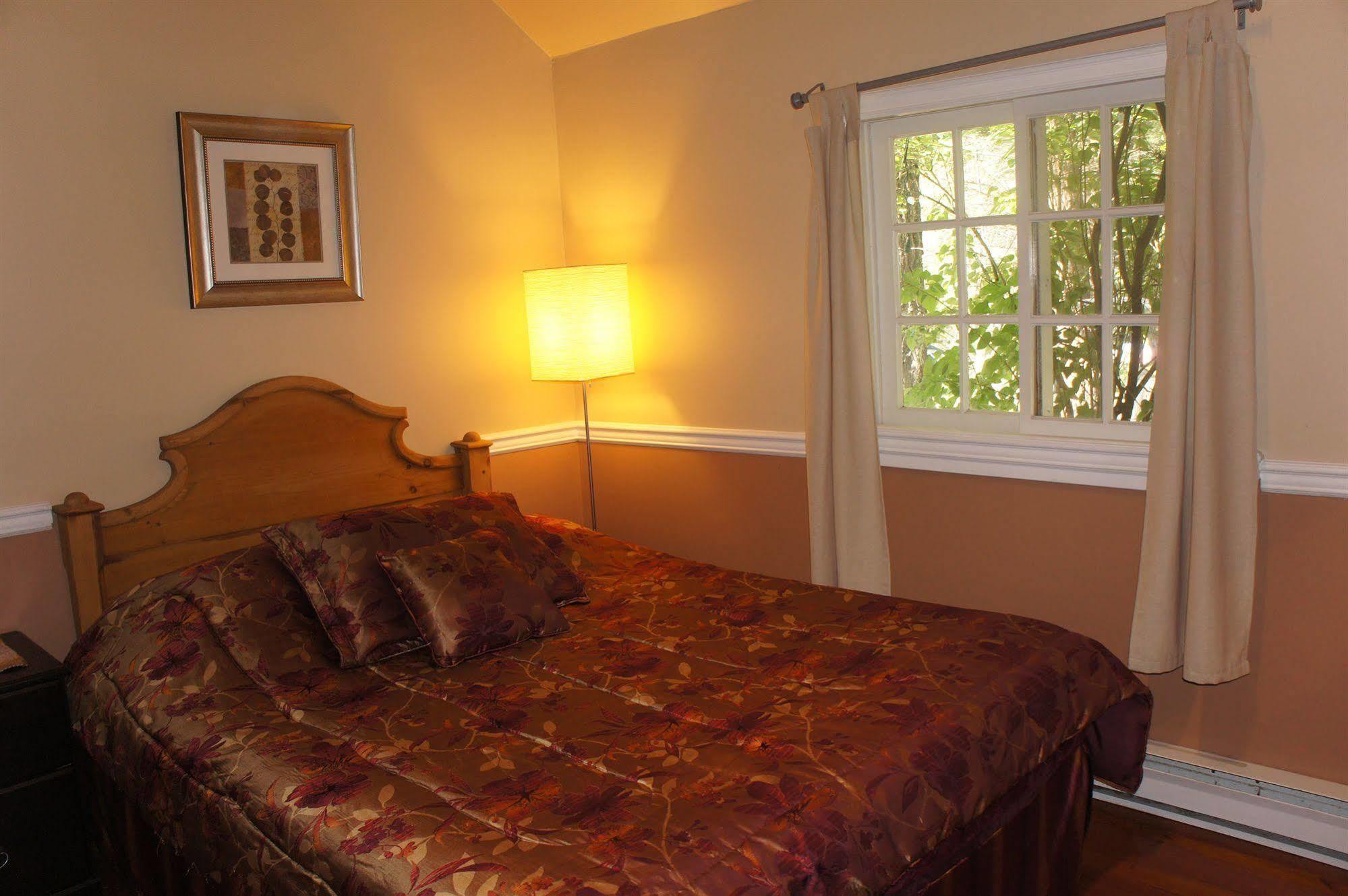 Fairmont Mountain Bungalows Fairmont Hot Springs Exteriör bild